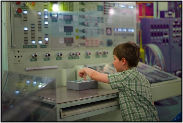 Holden doing his best Homer Simpson Sector 7-G Technical Supervisor/ Supervising Technician imitation.